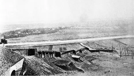 Вид с форта на Перемышль Взорванное бронированное орудие на одном из фортов - фото 158