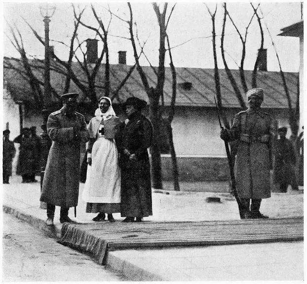 Император Николай II и его сестры Ольга Александровна и Ксения Александровна у - фото 171