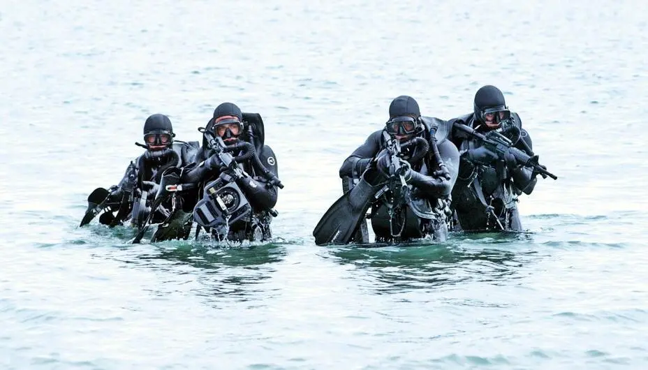 Тренировка боевых пловцов одного из подразделений SEAL Я пил с людьми и за - фото 8