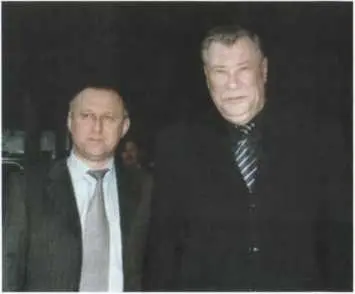 Генералы МВД А Кравченко и А Белозеров 2004 г Награждение орденомзнаком - фото 43