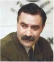 Руслан Аушев Военкор газеты Красная звезда Н Асташкин берет интервью у - фото 50
