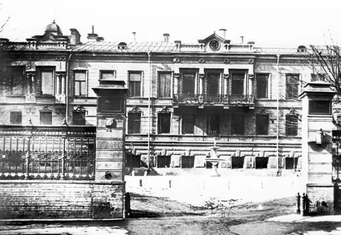 Так выглядел дом Литературнохудожественного кружка Ныне Генеральная - фото 96
