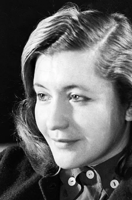 Ю В Друнина А Я Каплер С И Аллилуева А ведь живя уже здесь в - фото 241