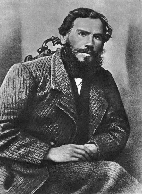 Граф Толстой перед женитьбой 1862 год Софья Берс в год свадьбы 1862 год - фото 2