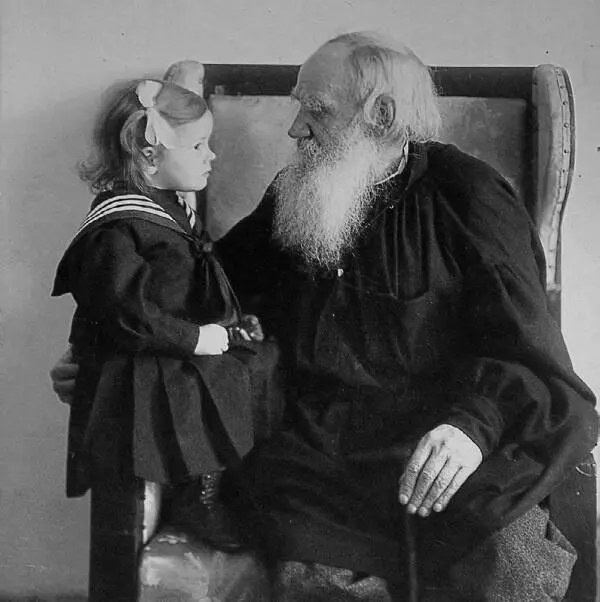 С внучкой Татьяной Сухотиной 1910 год Последний год Примечания 1 - фото 26