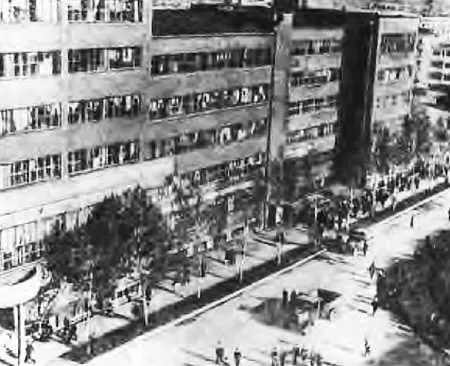 Уральский завод тяжелого машиностроения в конце 1930х годов Танки Т34 на - фото 12