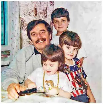Сережа наш старший родился в 1986 году Миша в 1989м а Маша в 1994м - фото 9