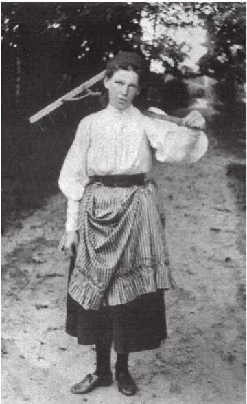 Мария Толстая за работой 1890е Татьяна Толстая в русском народном костюме - фото 12