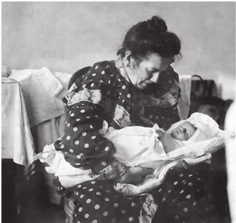 Татьяна Львовна с дочерью Таней 1905 Страх разрастался и 21 мая Татьяна - фото 52