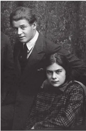 С А ТолстаяЕсенина и С А Есенин 1925 Тетка была права много лет спустя - фото 136