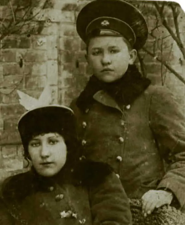 Школьники Арнольд и Людмила Никифоровы в Сталинграде Но дети войны быстро - фото 52