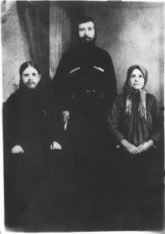 Единственная сохранившаяся фотография Марии Петровны Дьякóвой крайняя справа - фото 118