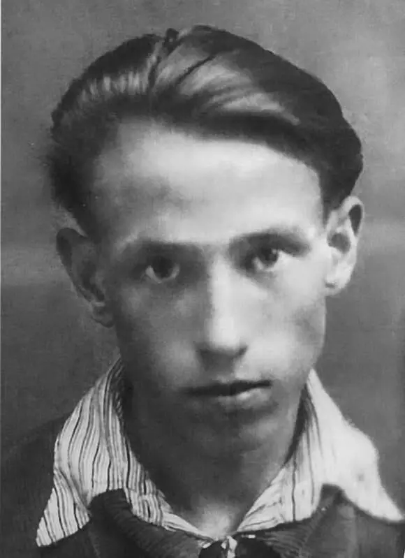 Анатолий Дьякóв выпускник средней школы Воля настойчивость и в то же время - фото 129