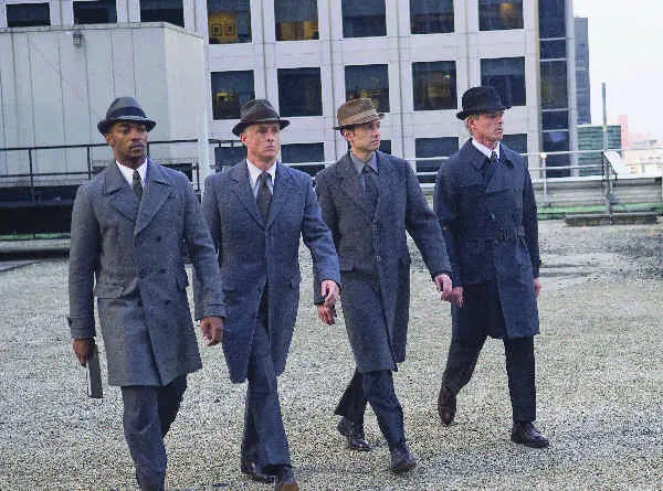 По просьбе дизайнера по костюмам Каси ВалицкиМэймон Brooks Brothers - фото 37