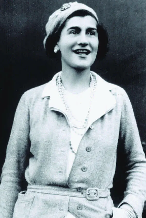 Коко Шанель в 1936 году Шанель устроила революцию в женской моде комфорт стал - фото 54
