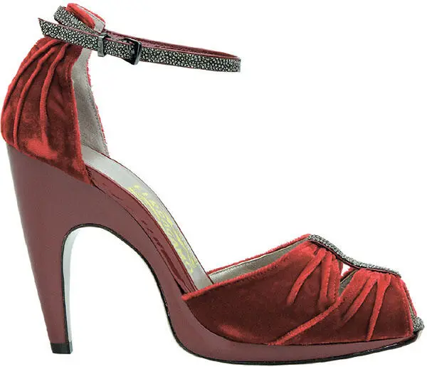 Красные туфли из бархата и кожи морского ската от Ferragamo которые Николь - фото 231