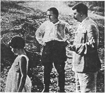 Светлана Сталина С М Киров и И В Сталин на отдыхе в Сочи 1934 г Слева - фото 13