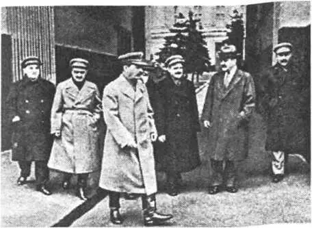 Слева направо М Ф Шкирятов А И Микоян И В Сталин М И Калинин А А - фото 20