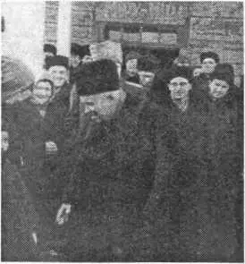 Н С Хрущев в колхозе Новый быт Минского района Белорусской ССР Н С - фото 44