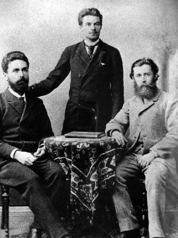 Студенты Дерптского университета 1893 г слева направо К О Левицкий З Г - фото 7