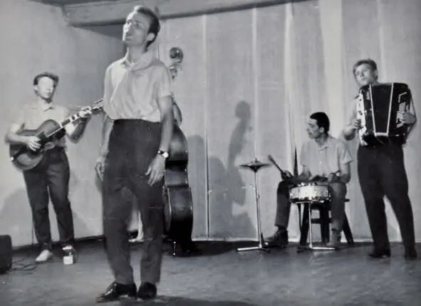 196407 Памир Мургаб высота 3600 м Ян Малашко с оркестром Юрий - фото 122