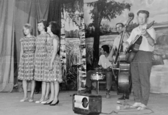 196407 Трио Нина Белёнова Маша Селивёрстова Наташа Сейфулина с оркестром - фото 123