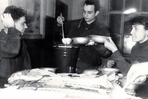 196002 Походная жизнь Сергей Кузьминых Юра Бондаренко Таня Фонарёва Так - фото 178