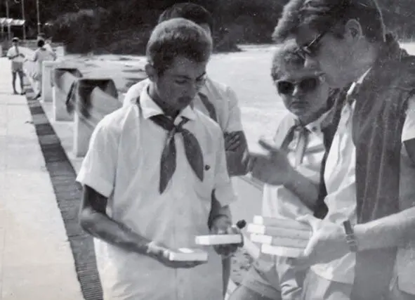 Лето 1963 г Неля Фастовец и Александр Серебров вожатые в лагере Орлёнок - фото 180