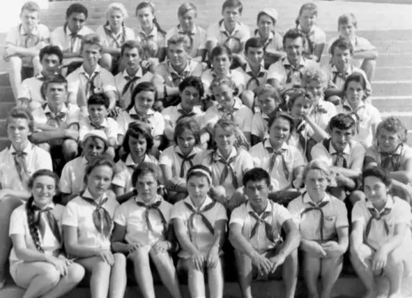 Лето 1963 г Орлёнок Фотография на долгую память На ней есть ребята позже - фото 183
