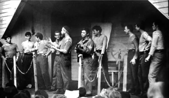 1969 год Тува Выступление агитбригады Сцена из спектакля Весеннее - фото 200