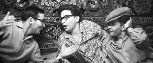Шутники А Зацеляпин К Иванов и Ю Спаржин на привале Пригласительный - фото 252