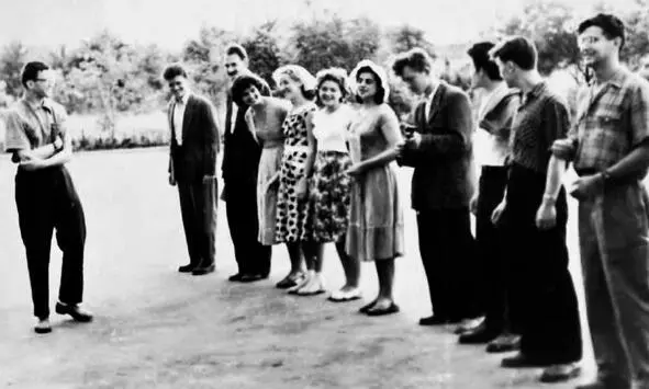 196007 Леонид Лазутин начальник агитпохода В строю Владимир Петинов - фото 30