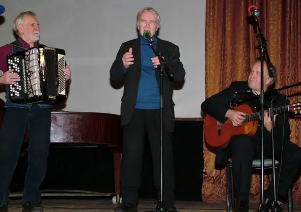Александр Тимофеев Валентин Вихорев Сергей Ильин Александр Тимофеев преподнёс - фото 342