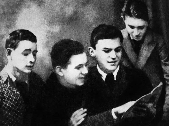 Сергей Бондарчук читает с сокурсниками Мои родители Сергей Фёдорович - фото 7