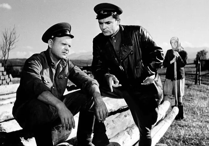 Кавалер Золотой Звезды 1950 В роли Сергея Тутаринова справа Семён - фото 17