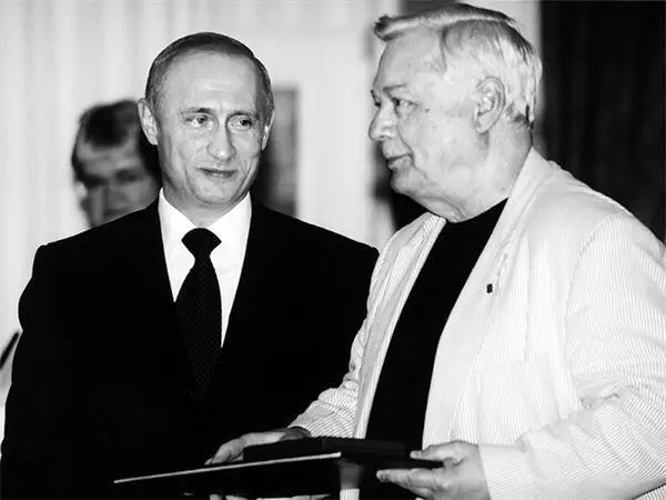 С президентом России Владимиром Путиным после получения награды С Дмитрием - фото 48