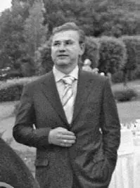 Алексей Кузнецов Алексей Викторович Кузнецов родился 6 ноября 1962 года в - фото 26
