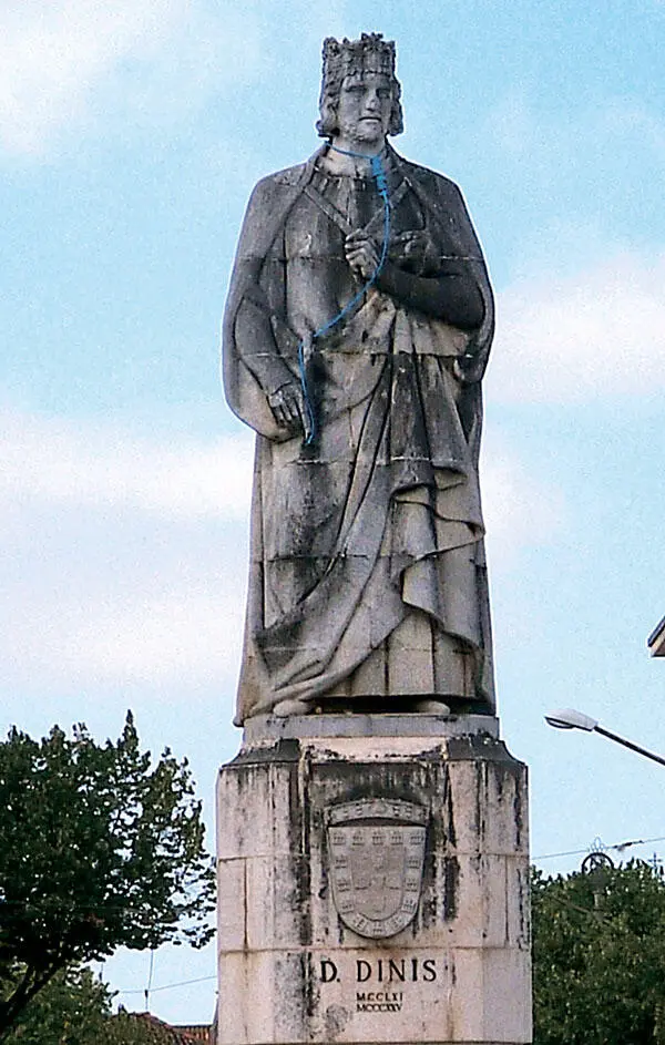 Памятник королю Динишу I Коимбра Нуньо Гонсальвес Портрет Педру герцога - фото 22