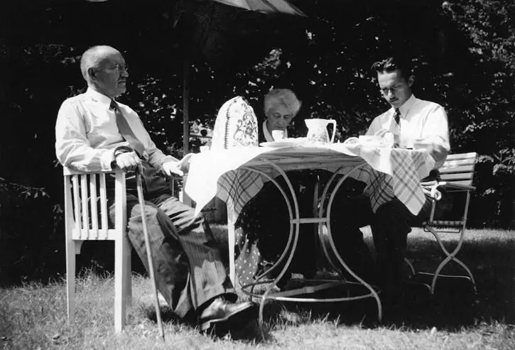 Н Е Парамонов А И Парамонова Е Н Парамонов Берлин 1938 г А П - фото 24