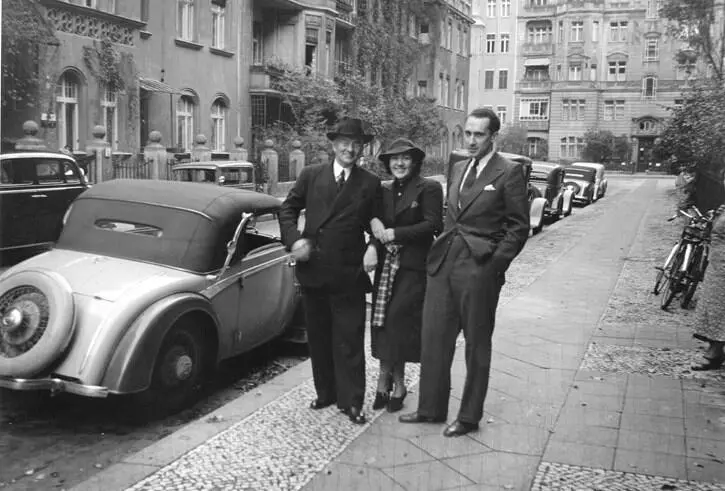 Н Е Парамонов А Н Парамонова Н Н Парамонов Берлин 1938 г А Н - фото 27