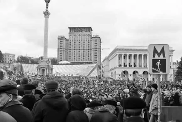 Оранжевая революция в центре Киева 2004 год На следующий день после выборов - фото 35