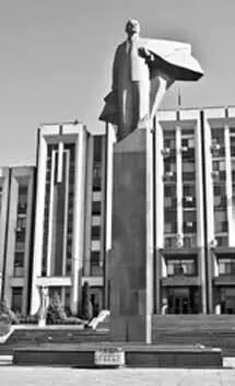 Памятник В И Ленину в центре Тирасполя Многие гагаузы не говорят порумынски - фото 41