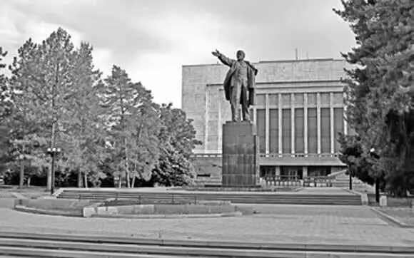 Памятник В И Ленину в Бишкеке В фокусе внимания Ферганская долина Юг - фото 63