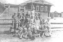 Дедюхинские дети возле дома Мальцевых Наводнение в Дедюхино в 194950 гг - фото 20