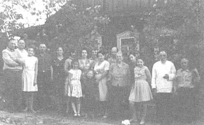 Ямовы Дед был немногословен строг На его место в доме за столом никогда не - фото 46