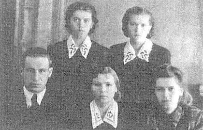 Шибановы В центре Варвара Алексеевна слева Виктор Древе Варвара Алексеевна - фото 49