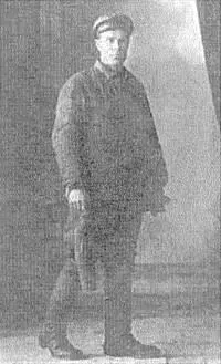 Михаил Лапаев Он родился в Дедюхино в 1902 году в многодетной семье Папа - фото 61