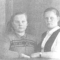Сёстры Ира и Лина Ярыгины 1952 г Слева первым стоял небольшой дом Ярыгиных - фото 77