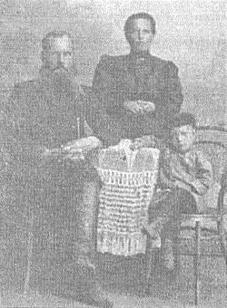Иван и Федосья Ярыгины с сыном Григорием 1903 г Вспоминает Федосья - фото 79