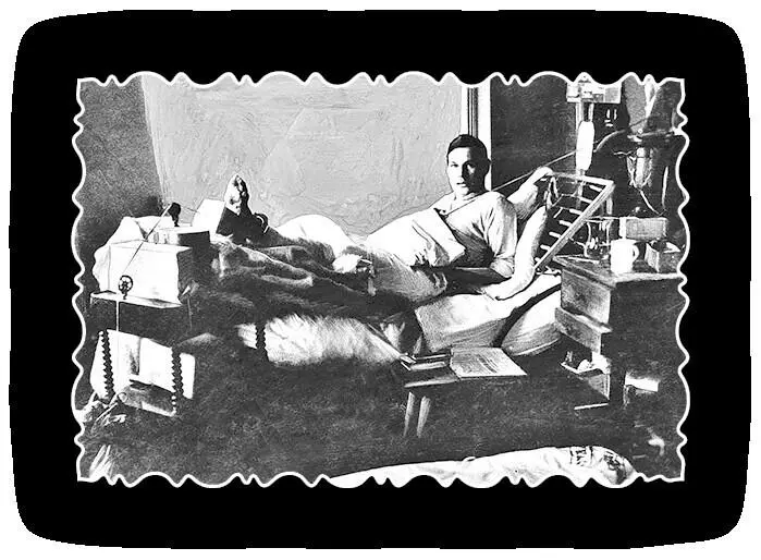 Рихард Зорге в госпитале после ранения Берлин 1915 год Рихард Зорге слева - фото 6